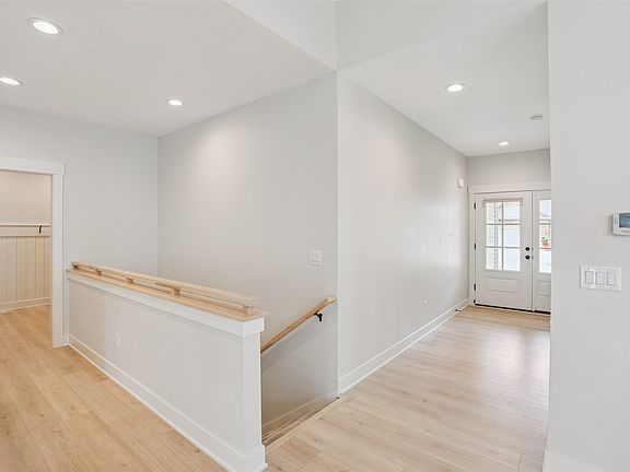 2nd image of 905 W Trace Dr