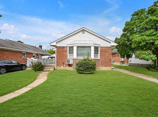 22911 56th Ave, Oakland Gardens, NY 11364