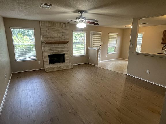 4th image of 296 Covent Dr