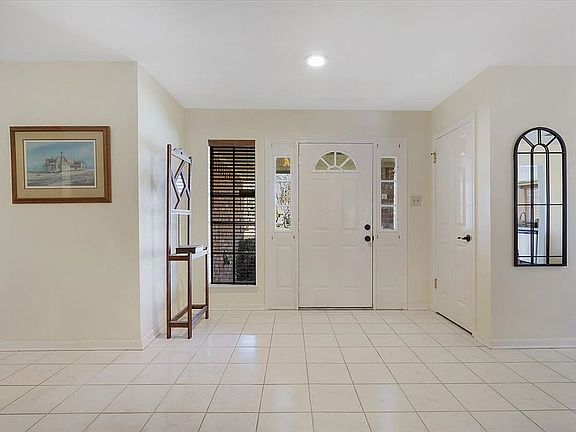 2nd image of 2710 Pineleaf Dr