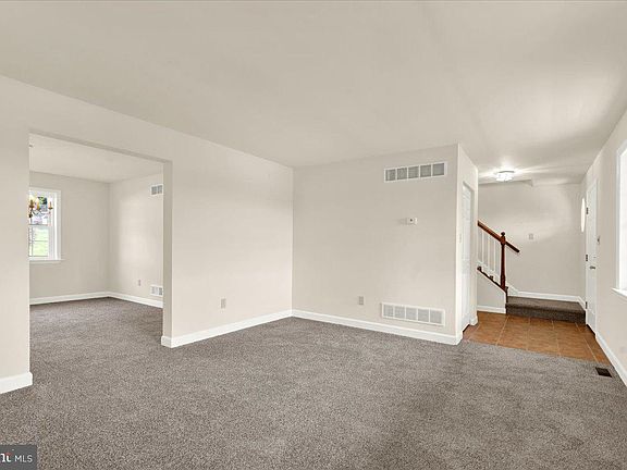 5th image of 208 Crystal Cir