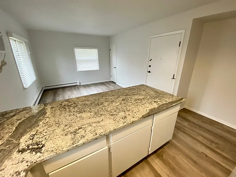 801 S Phillips Ave — Photo 7