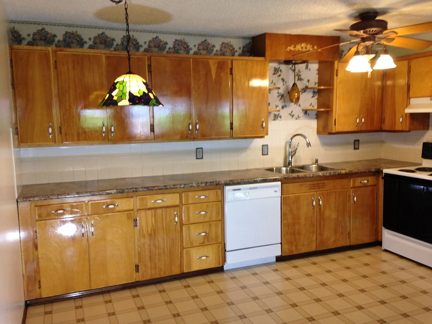 Bellano Apartments - 621 3rd St — Photo 2