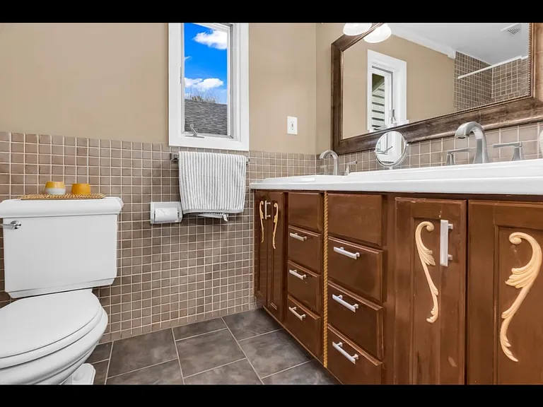 1155 James Ave — Photo 19