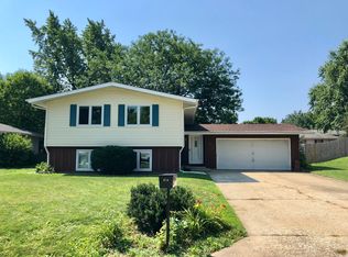 814 Pinecrest Dr, Rantoul, IL 61866