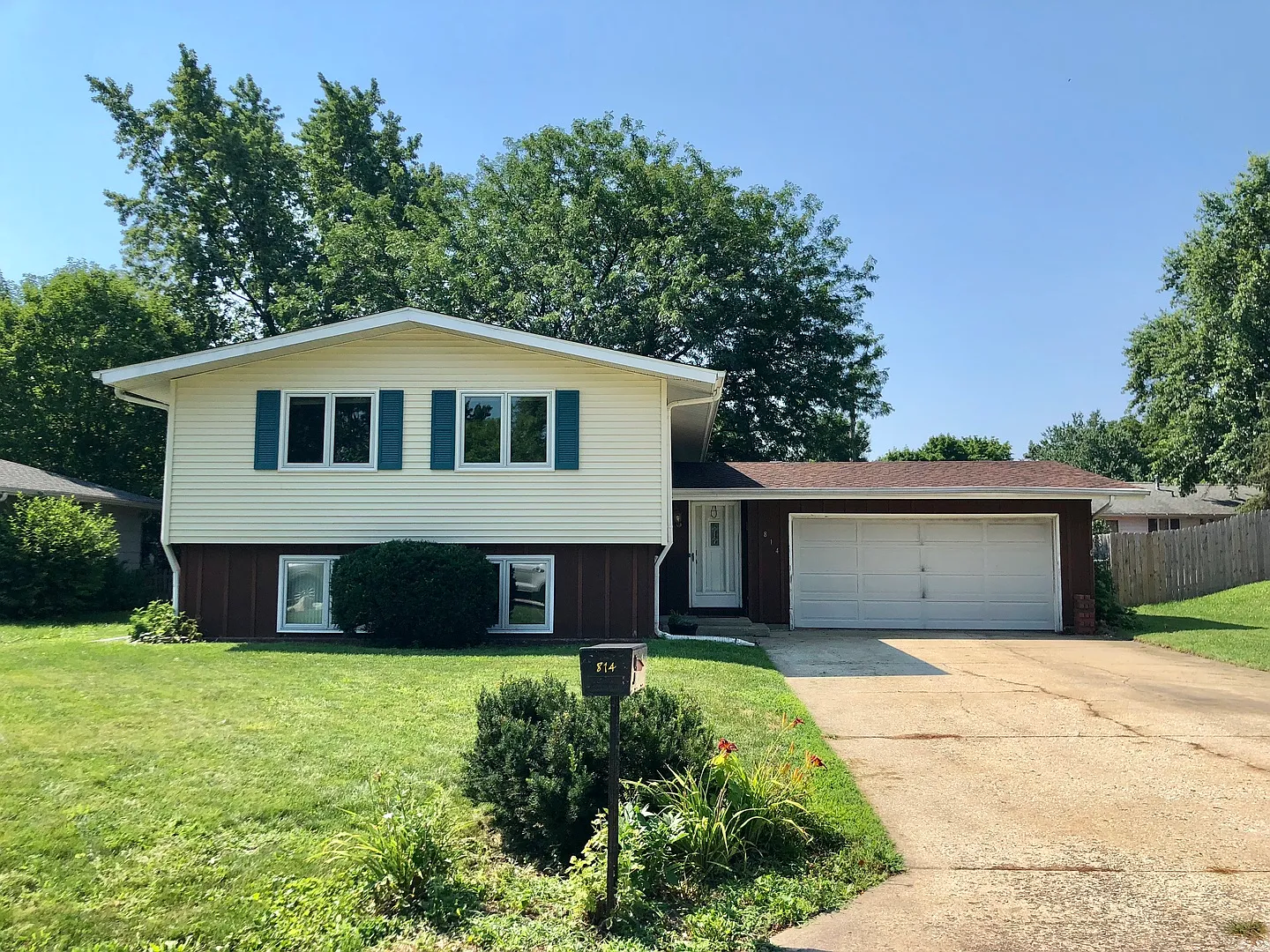 814 Pinecrest Dr photo 1
