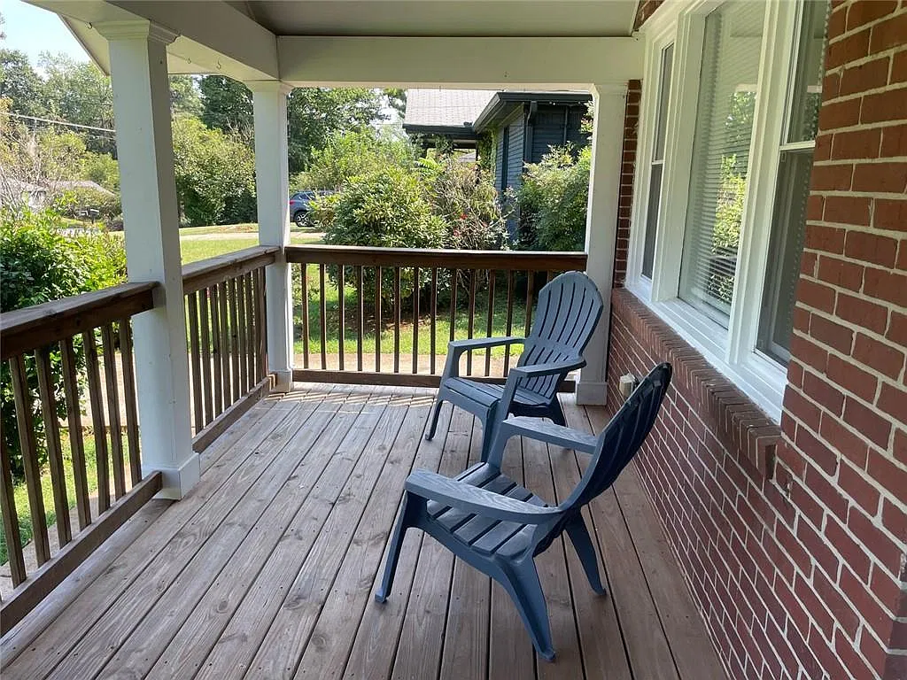 3 bed, 1.0 bath, $1,700 — Photo 2