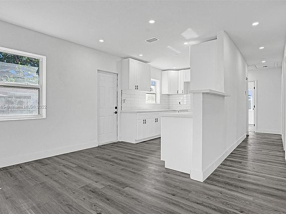 5th image of 16065 NE 9th Pl