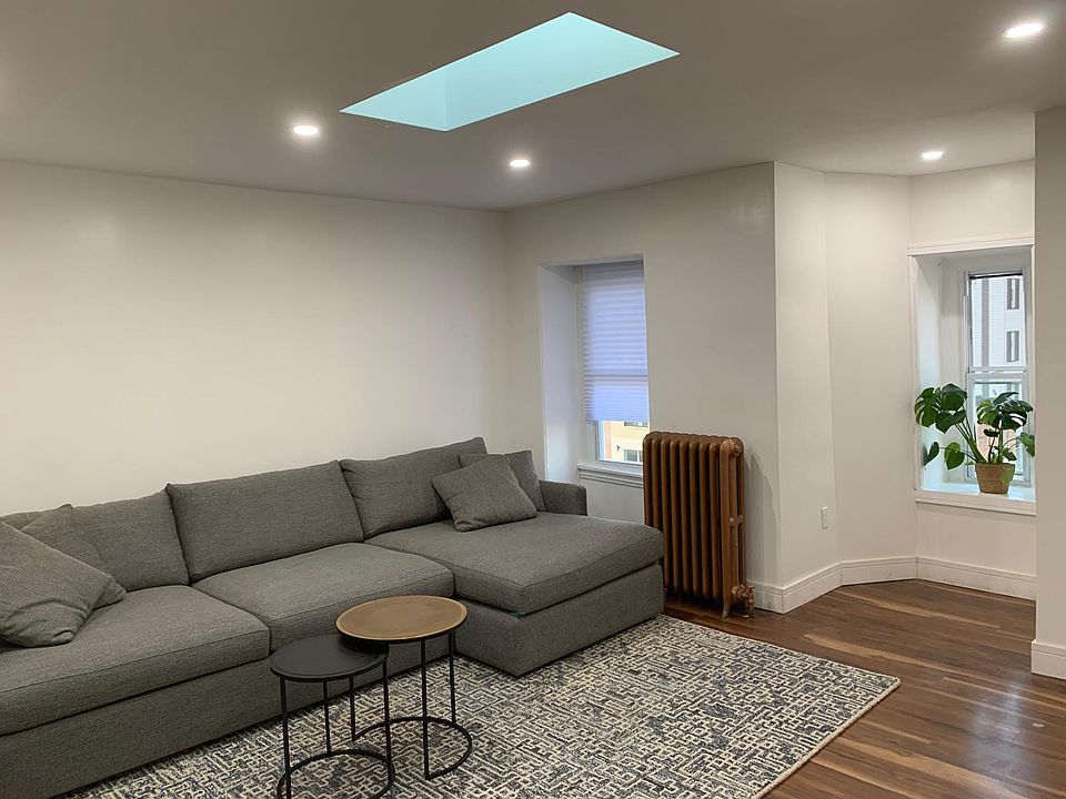 Apartment with furnishings/additional charge