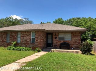 903 Delmar Cir, Moore, OK 73160