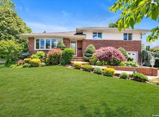 346 Childs Ave, Garden City South, NY 11530