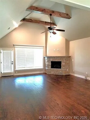 3 bed, 2.5 bath, 2221 sqft, $2,600 — Photo 3