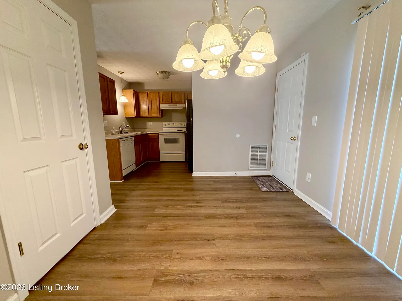 3 bed, 3.0 bath, 1540 sqft, $1,595 — Photo 4