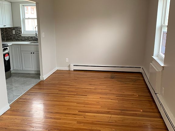 4th image of 112 Coral St APT 2