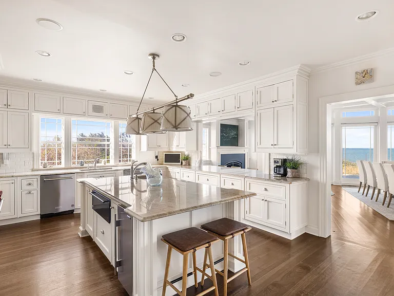 351 Kings Point Rd — Photo 10