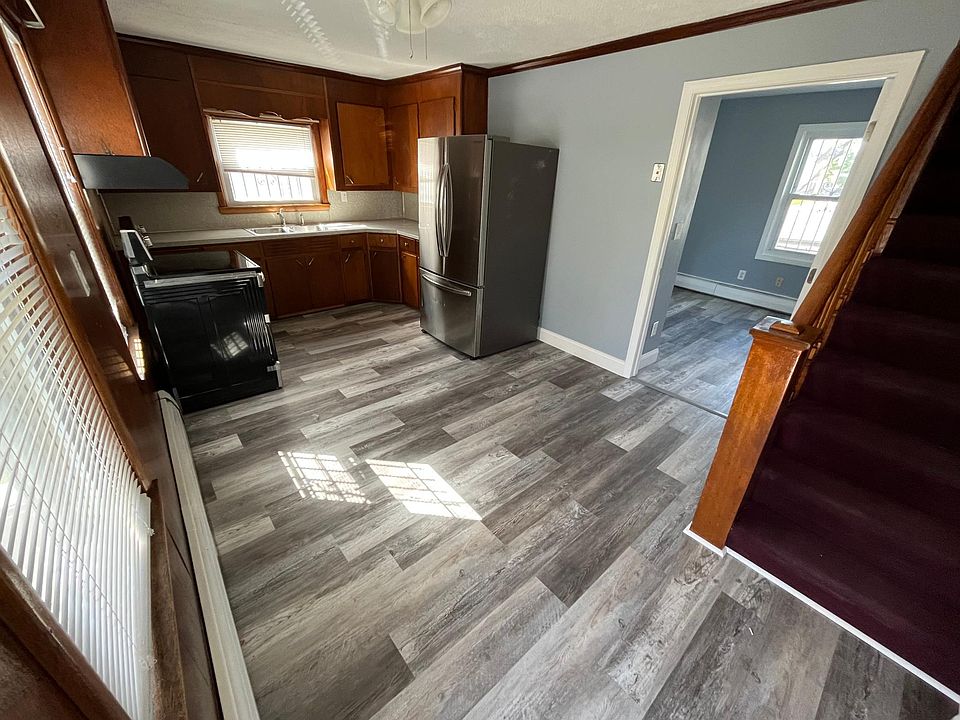 1st image of 6 Coutu Ct #6