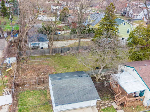 5452 Kingston St, Dearborn Heights, MI 48125