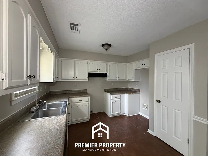 7205 Ransdorp Dr — Photo 6