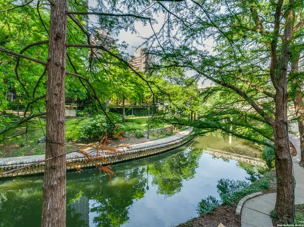 1022 Navarro #306, San Antonio, TX 78205