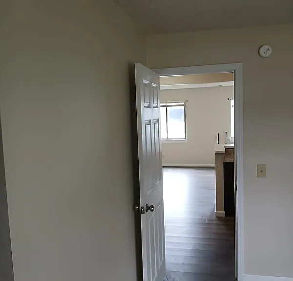Oak Knoll Apartments — Photo 9
