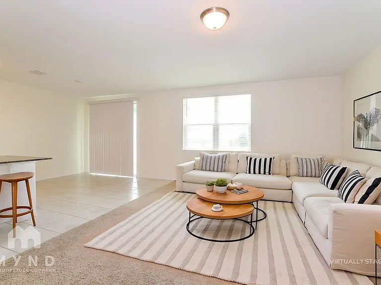 796 Griffon Ave — Photo 2