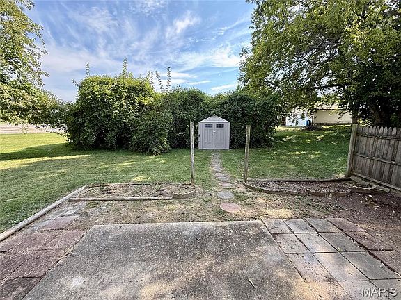 3rd image of 31 Twin Oaks Dr