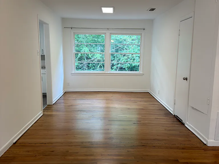 1617 W 6th St — Photo 3
