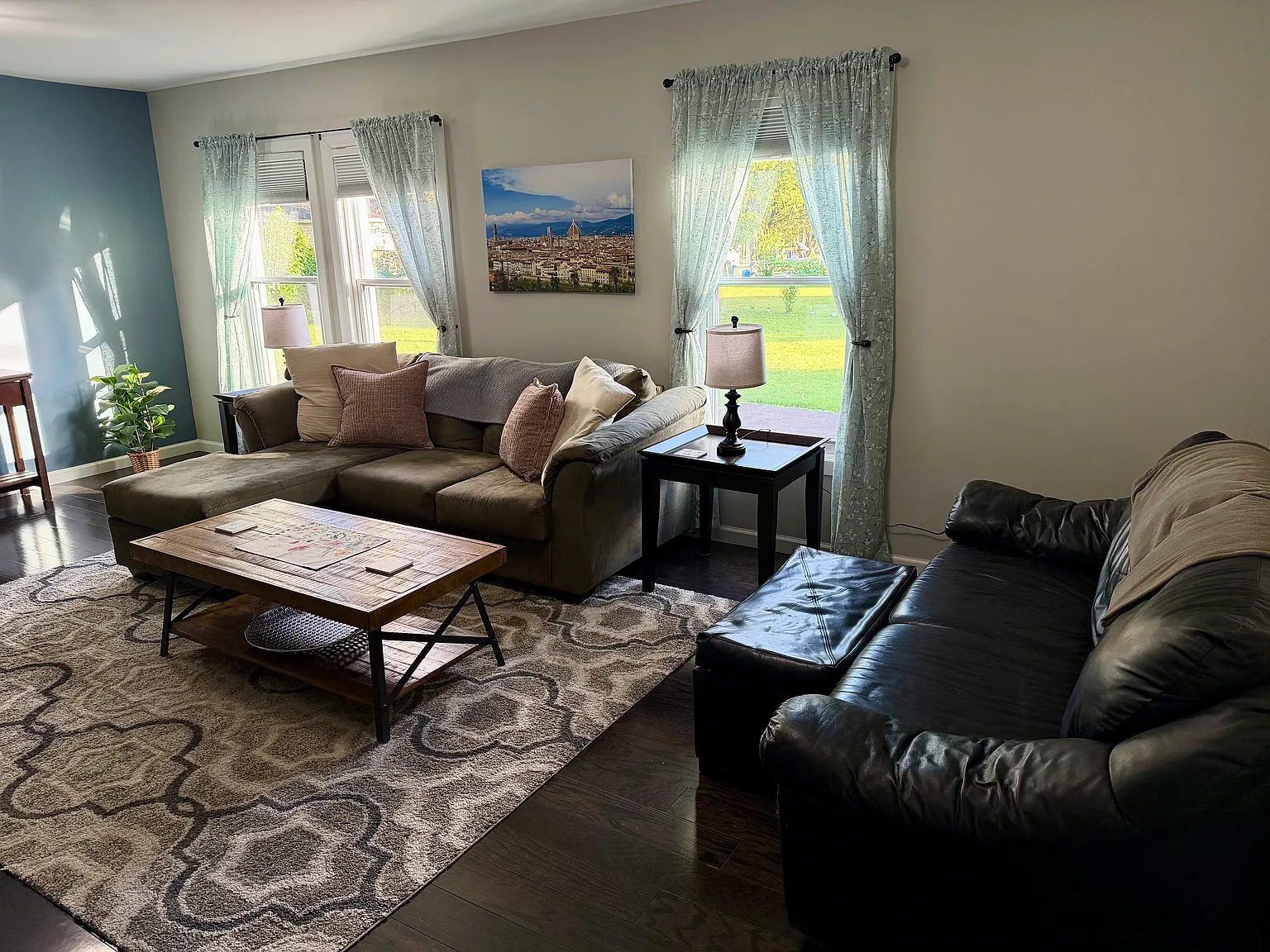 3 bed, 1200 sqft, $2,500 — Photo 3