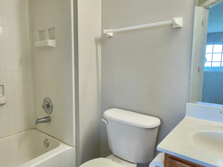 2204 W Concord Ln — Photo 24