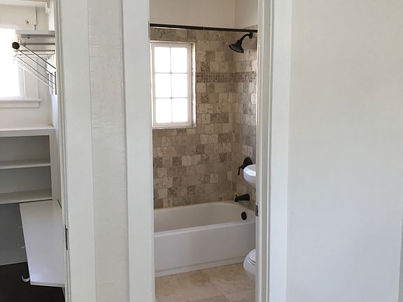 5th image of 3967 1/2 Hamilton St