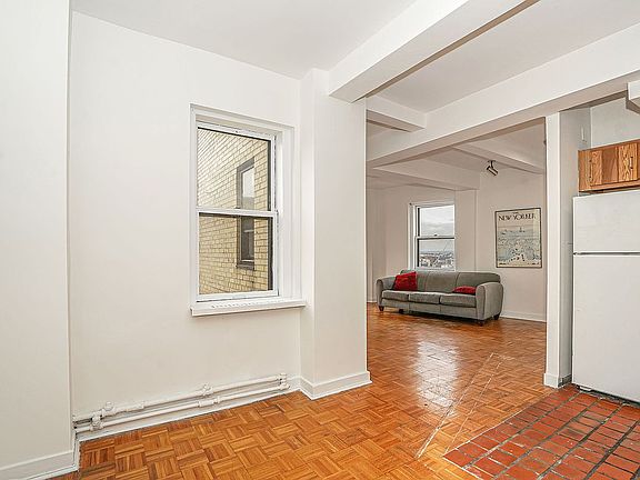 5th image of 2166 Broadway APT 22B