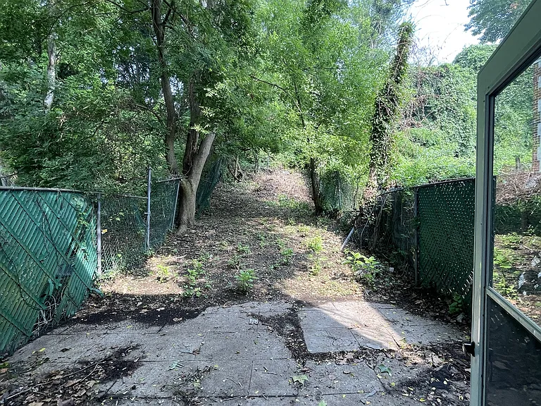 261 E Haines St — Photo 14