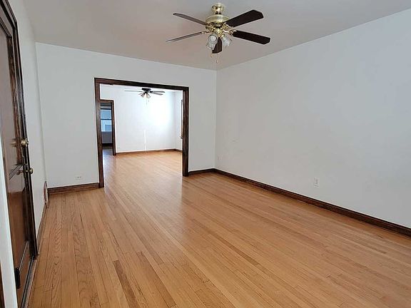 4th image of 11049 S Avenue L