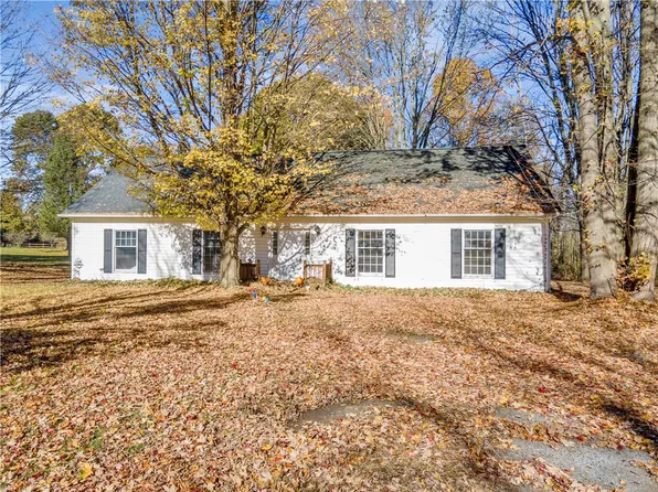 392 Skuse Rd, Geneva, NY 14456