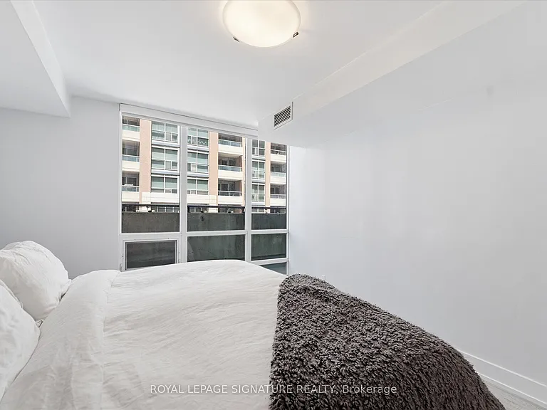 263 Wellington St W #301 — Photo 14