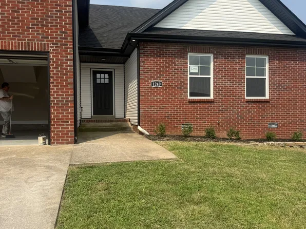 1240 Fossil Dr, Clarksville, TN 37040