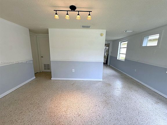 3rd image of 2619 Pompano Dr