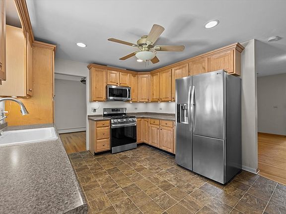 5th image of 1125 Emerald Dr