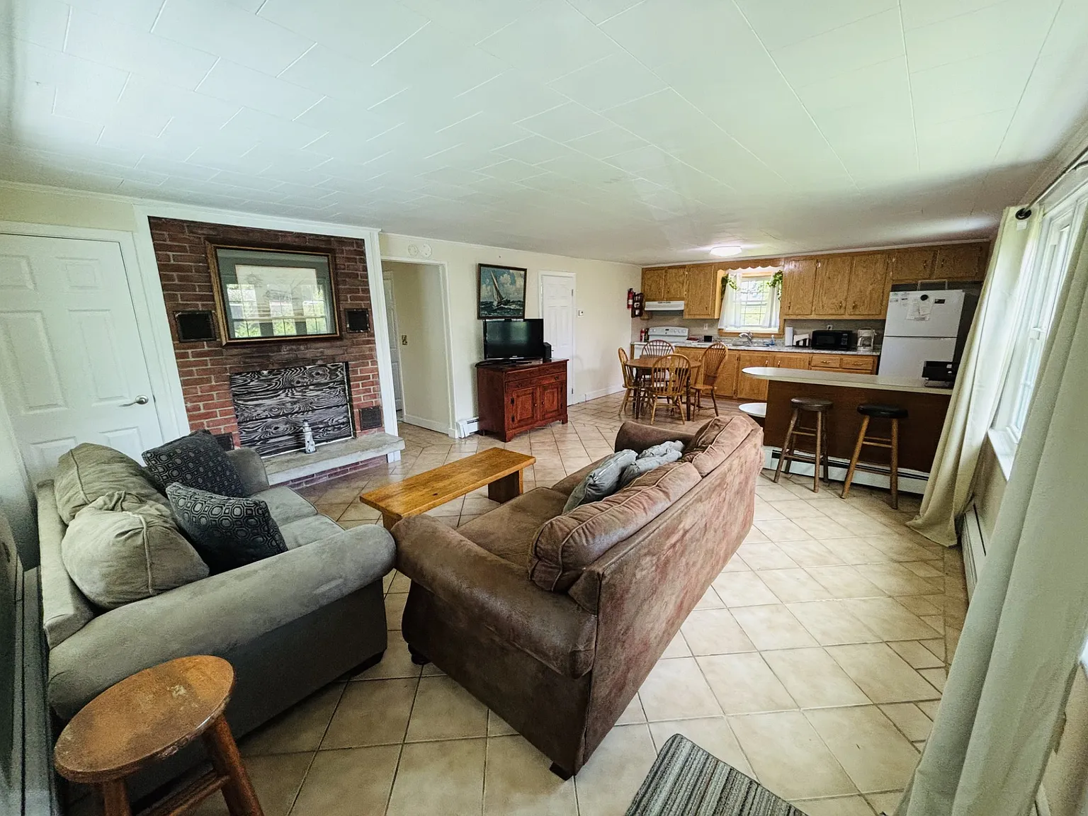 3 bed, 1.5 bath, 1130 sqft, $2,600 — Photo 2