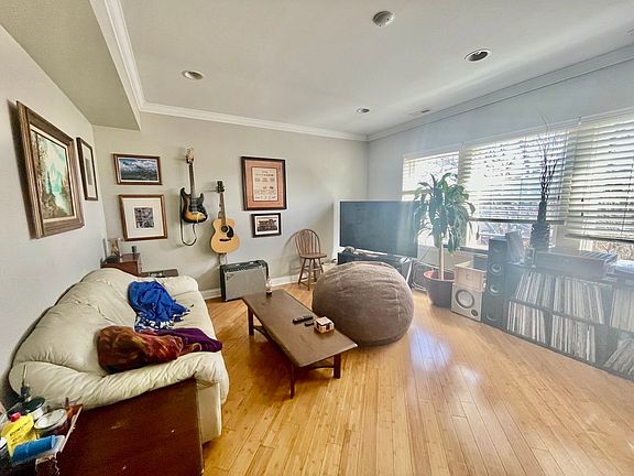 4th image of 2056 W Jarvis Ave #3