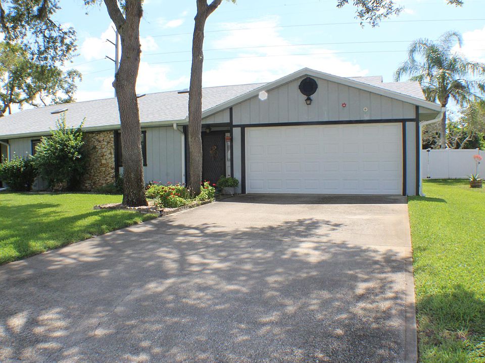 1st image of 2 Woodlands Cir