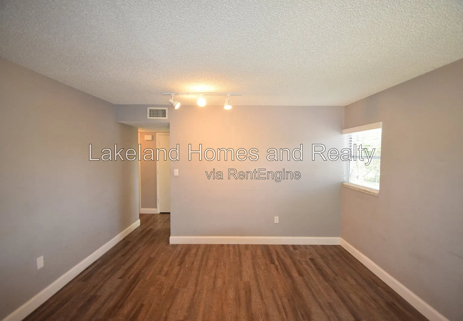 2 bed, 1.0 bath, $1,195 — Photo 4