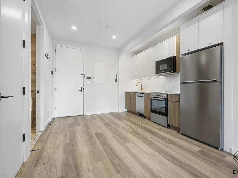 2913 Snyder Ave #6E — Photo 2