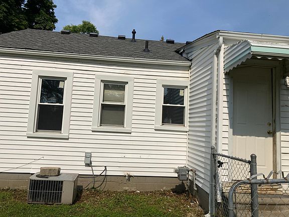 3rd image of 23810 Vassar Ave