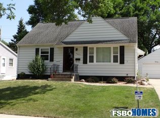 3621 Dennis Dr NW, Cedar Rapids, IA 52405