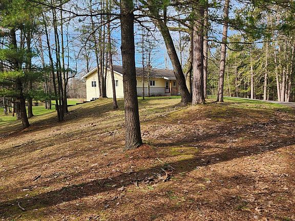 3rd image of 1090 Oakridge Dr