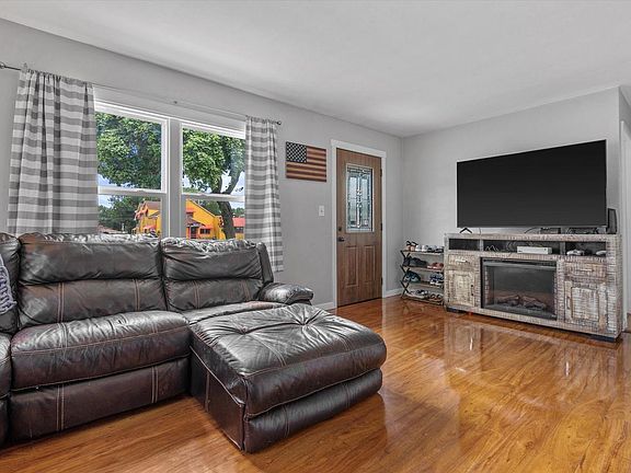 3rd image of 5005 W Forest Home AVENUE