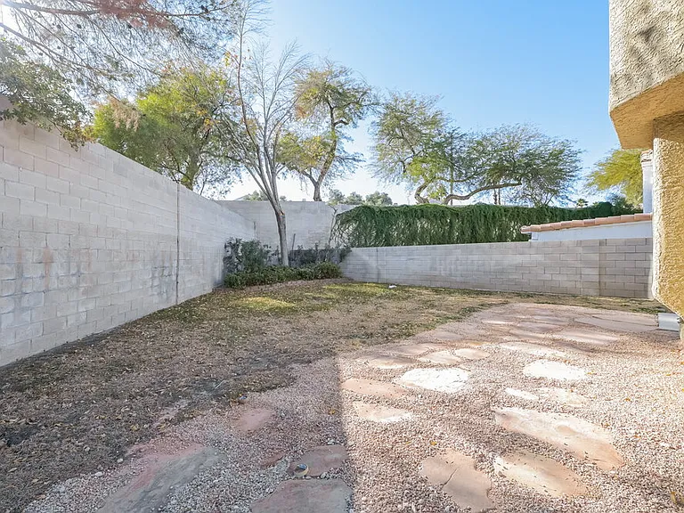 58 Ginger Lily Ter — Photo 16
