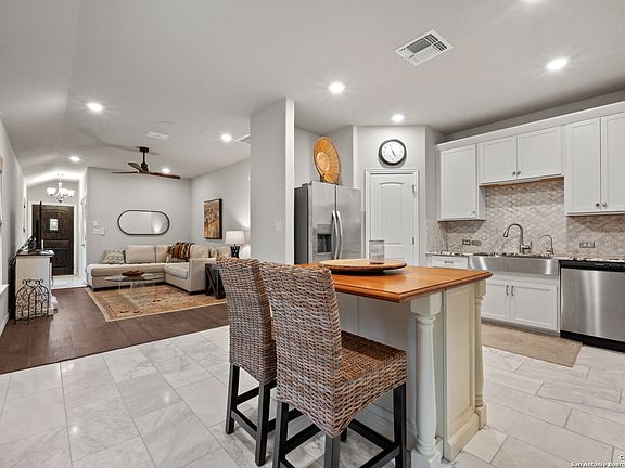 2nd image of 863 Farmhouse Trail