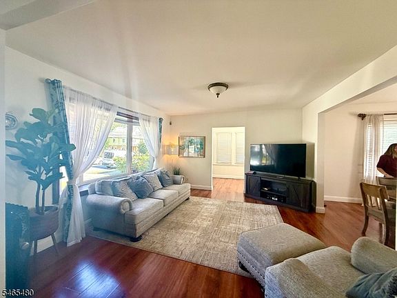 3rd image of 58 Evergreen Ave